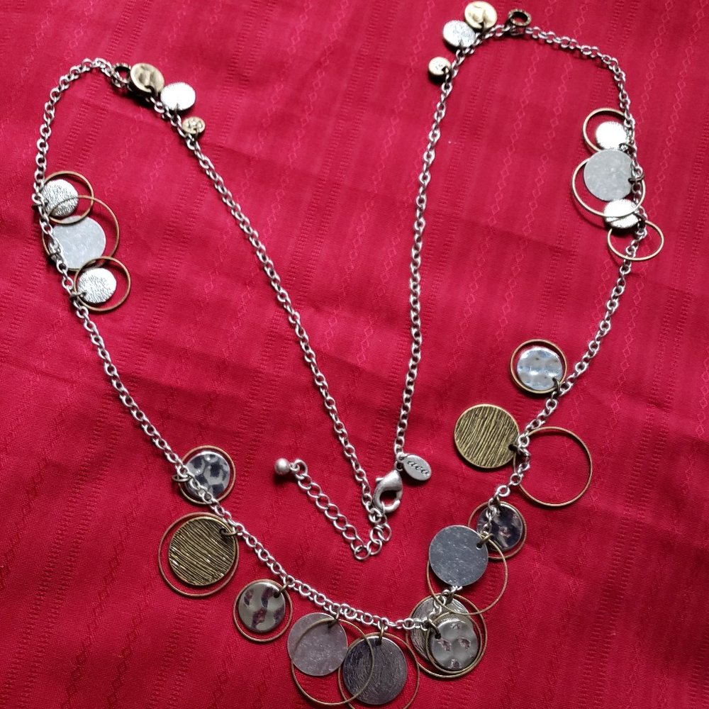 Sparkling vintage round metal necklace